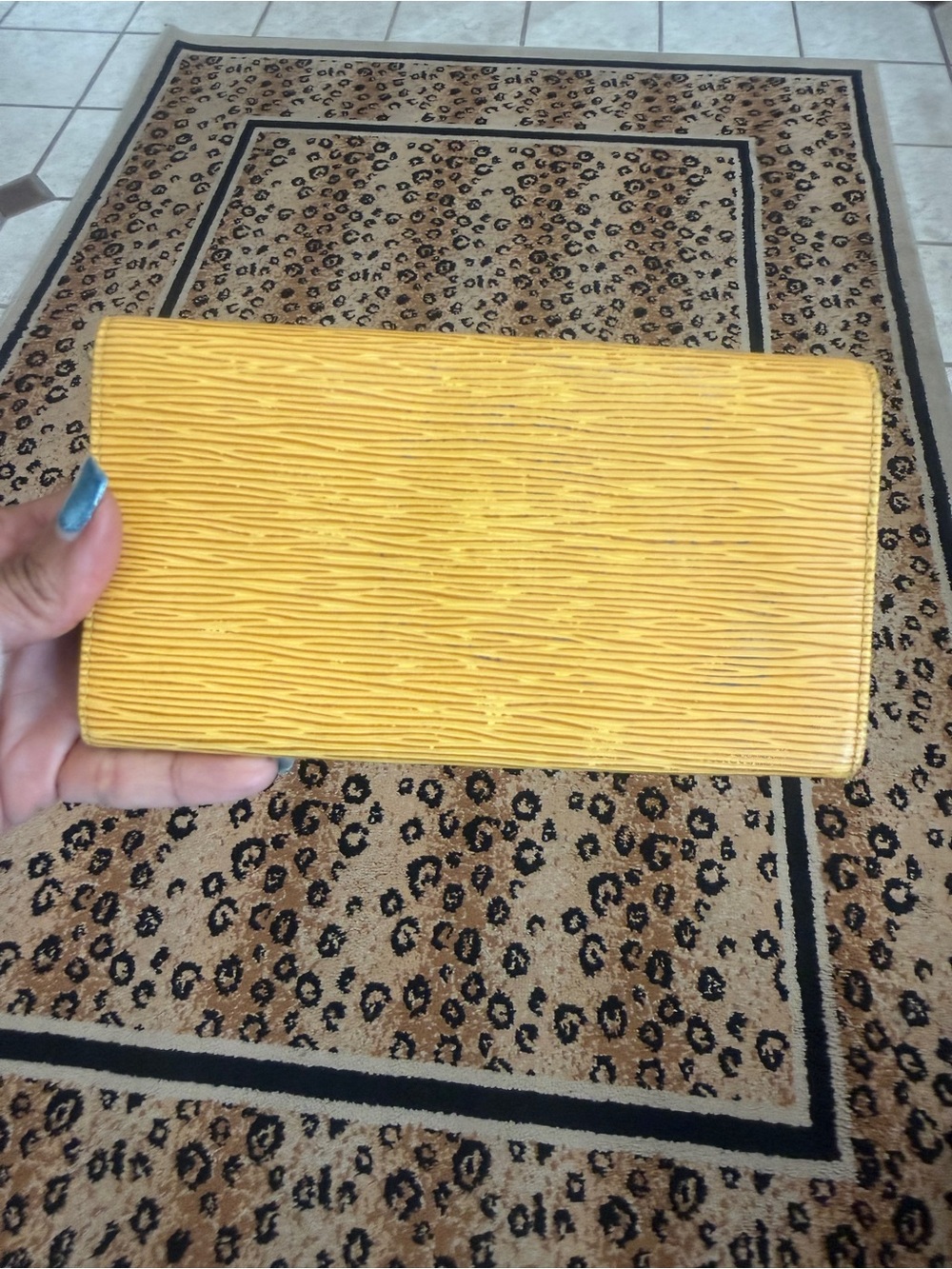 Louis Vuitton Sarah Trésor International Wallet in Yellow/Purple Epi Leather - Picture 2 of 10
